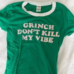 Size small vs pink shirt, Christmas 🎄